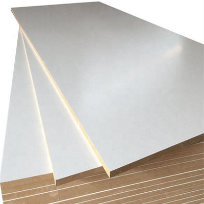 680-830KG/M3 Dichte Holzfaser 16mm 19mm Weiße Textur Melamin Mdf für Küchenschrank