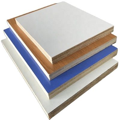 680-830KG/M3 Dichte Holzfaser 16mm 19mm Weiße Textur Melamin Mdf für Küchenschrank