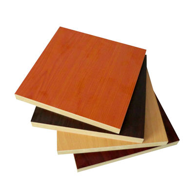 18 mm einfache MDF-Platte und weiße Holzkornfarbe Melamin MDF-Platte Feuchtigkeitsdicht mit 1
