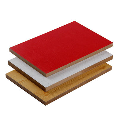 18 mm einfache MDF-Platte und weiße Holzkornfarbe Melamin MDF-Platte Feuchtigkeitsdicht mit 1